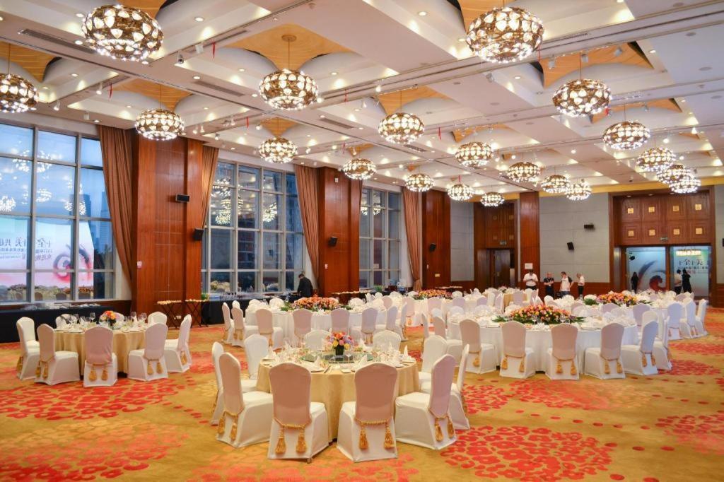 Crowne Plaza Chongqing Jiefangbei, an IHG Hotel Exterior foto