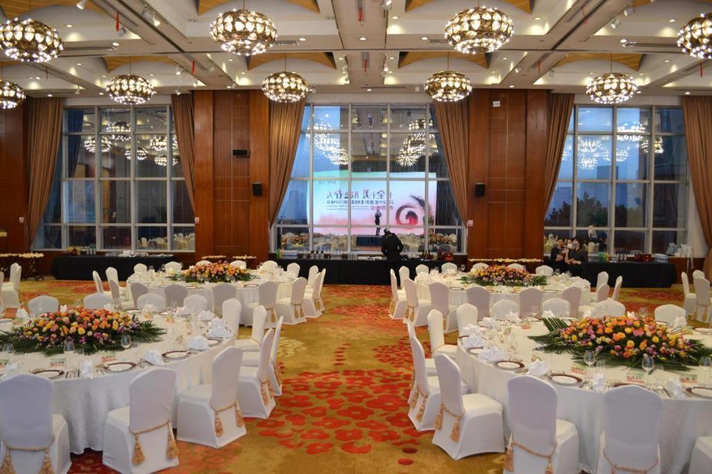Crowne Plaza Chongqing Jiefangbei, an IHG Hotel Exterior foto